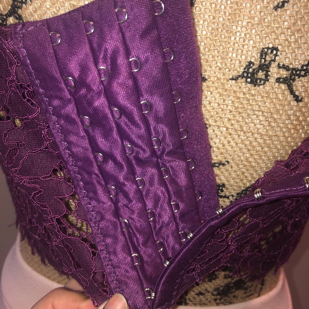 Lace bustier - Picture 4 of 4